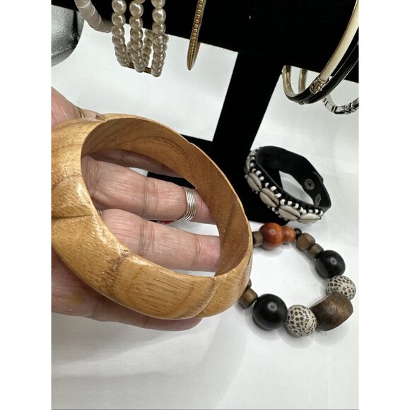 Mixed Lot 14 Bracelets Wood Faux Pearl Shell Plastic Leather Gold Silver Tone - Picture 13 of 16